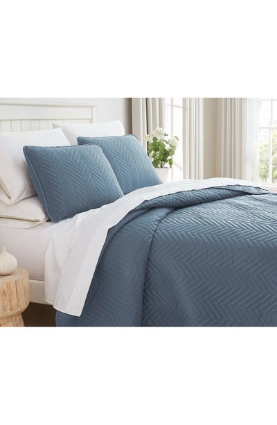 Southshore Fine Linens Chevron Quilt Set In Blue