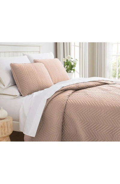 Southshore Fine Linens Chevron Quilt Set In Rose Dust