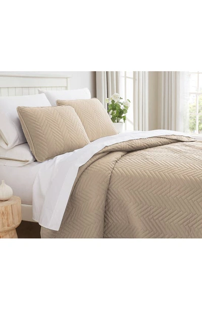 Southshore Fine Linens Chevron Quilt Set In Sand