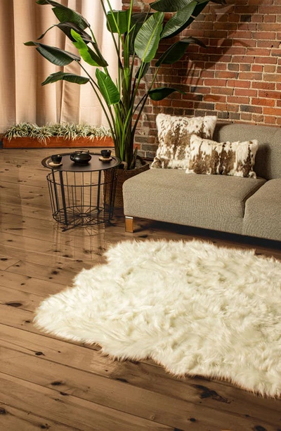 Luxe Gordon Faux Fur Rug In Off White