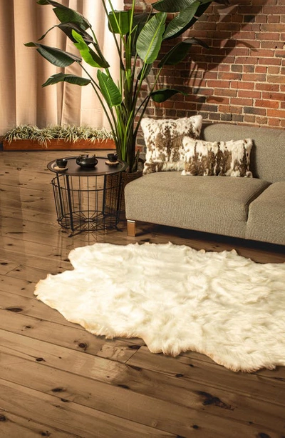 Luxe Gordon Faux Fur Throw In Off White
