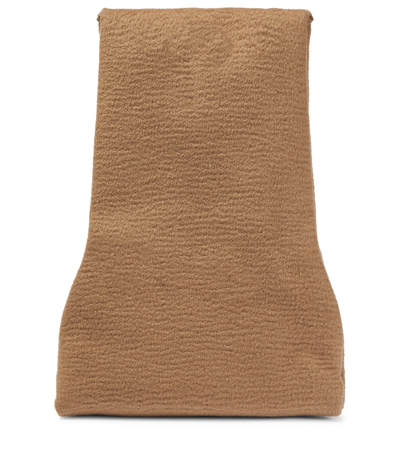 The Row Glove Large Clutch Bag In Cashmere In Camel Lg