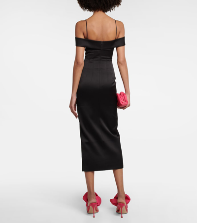 露肩缎布中长连衣裙