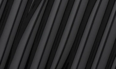 Tumi 22-inch 19 Degrees Aluminum International Expandable Spinner Carry-on In Black