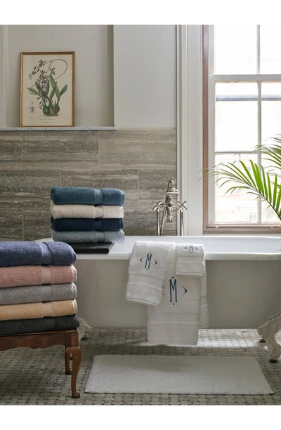 Matouk Lotus Fingertip Towel In Charcoal