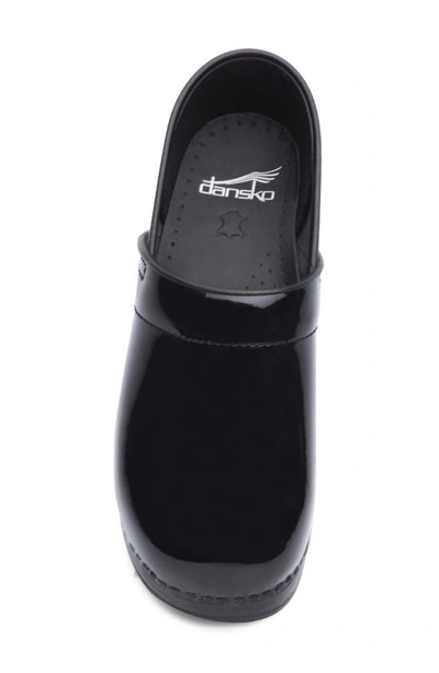 Dansko Professional Womens Solid Patent Leather Clogs In Black