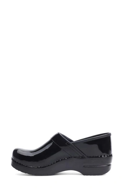 Dansko Professional Womens Solid Patent Leather Clogs In Black