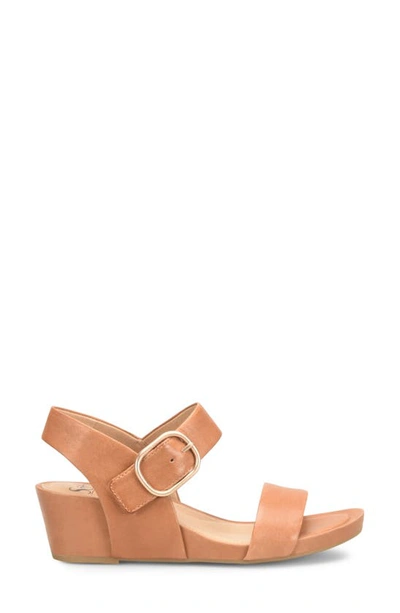 Söfft Vaya Wedge Sandal In Luggage