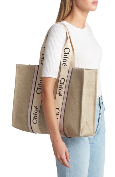 Shop Chloé Large Woody Linen Tote In Misty Lavender
