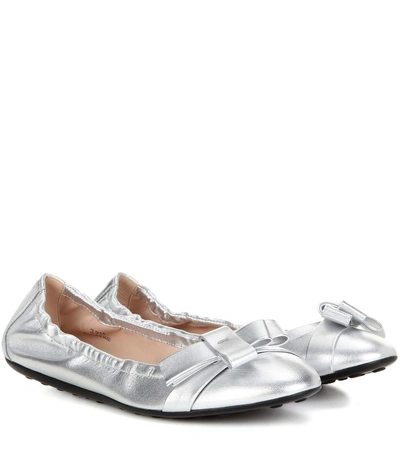 Tod's Metallic Leather Ballerinas In Silver