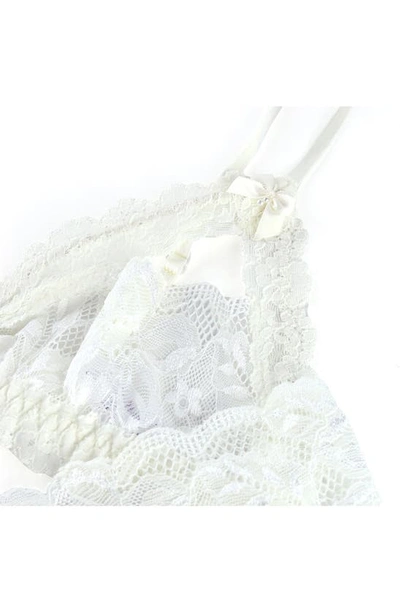 Hanky Panky Honeymoon Lace Crotchless Thong And Bralette Set In Light Ivory