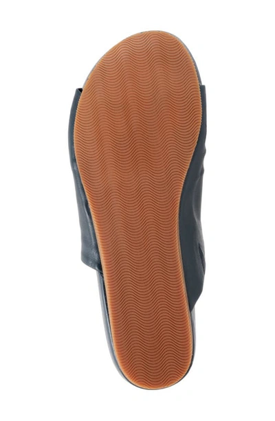 Softwalk Camano Slide Sandal In Navy
