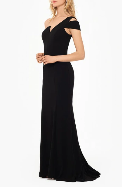 Betsy & Adam One-shoulder Velvet Mermaid Gown In Black