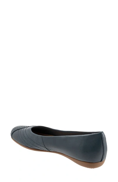 Trotters Sasha Square Toe Flat In Navy
