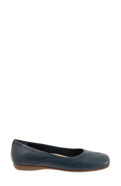 Trotters Sasha Square Toe Flat In Navy