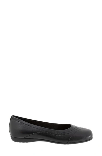 Trotters Sasha Square Toe Flat In Black