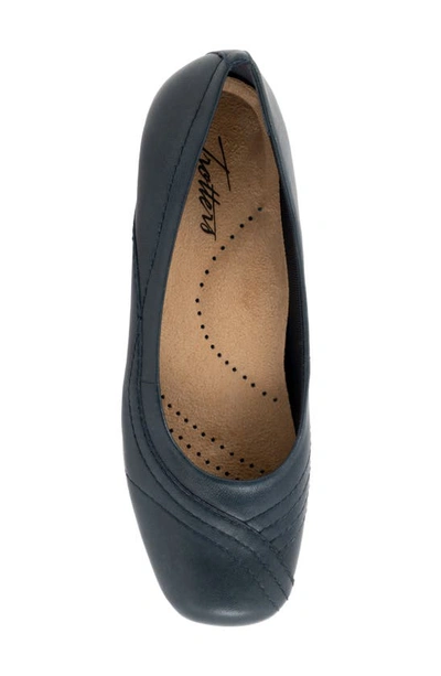 Trotters Sasha Square Toe Flat In Navy