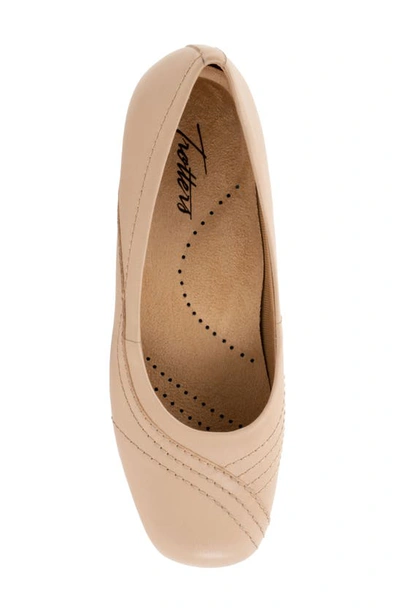 Trotters Sasha Square Toe Flat In Beige