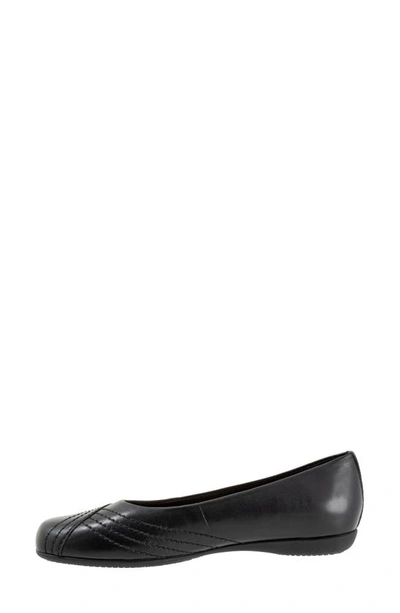 Trotters Sasha Square Toe Flat In Black