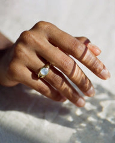 Fine Helia I In Gold