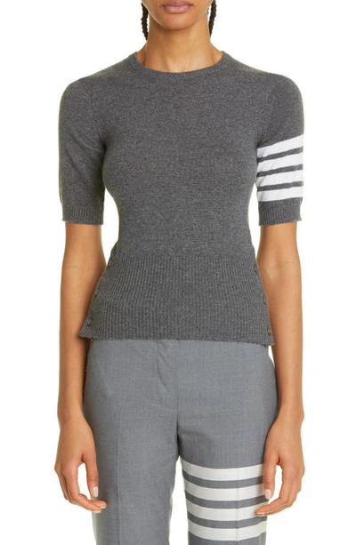 Thom Browne Signature 4-bar Stripe Short-sleeve Cashmere Top In Medium Grey