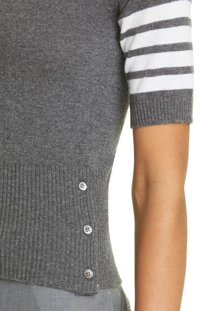 Thom Browne Signature 4-bar Stripe Short-sleeve Cashmere Top In Medium Grey
