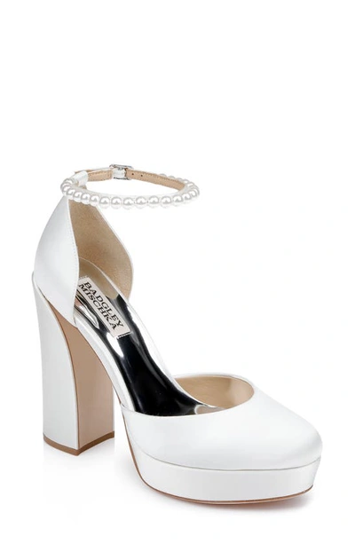 Badgley Mischka Felixa Ankle Strap Platform Sandal In Soft White