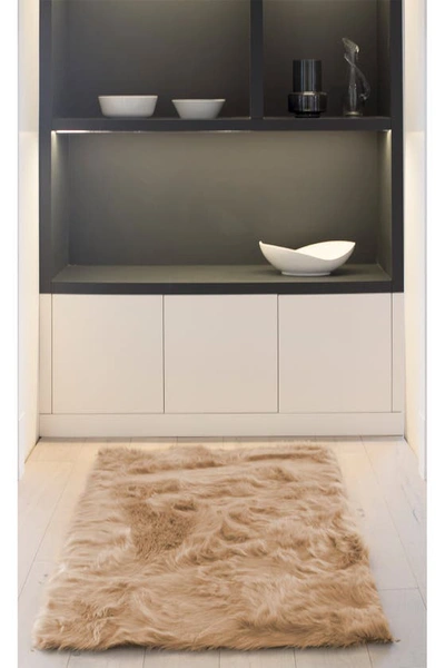 Luxe Hudson Faux Fur Rug In Tan