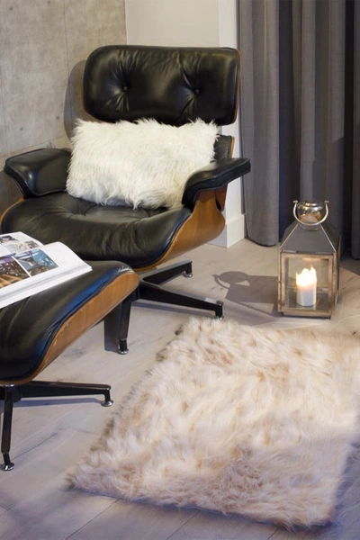 Luxe Hudson Faux Fur Rug In Taupe