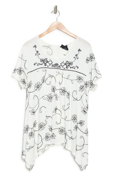 Forgotten Grace Floral Sharkbite Hem T-shirt In White/ Black