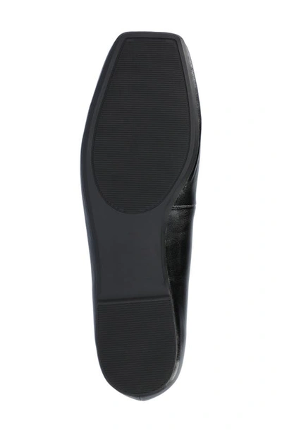 Journee Collection Zimia Square Buckle Flat In Black