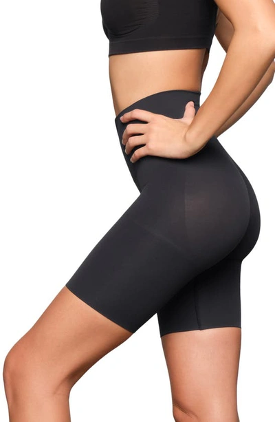 Skims Seamless Sculpt Mid Thigh Short In Onyx