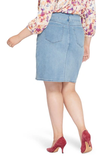 Nydj Frayed Hem Boyfriend Shorts In Crystalline