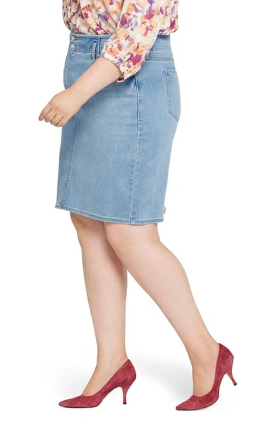 Nydj Frayed Hem Boyfriend Shorts In Crystalline