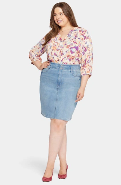 Nydj Frayed Hem Boyfriend Shorts In Crystalline