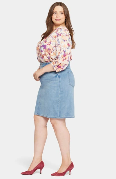 Nydj Frayed Hem Boyfriend Shorts In Crystalline