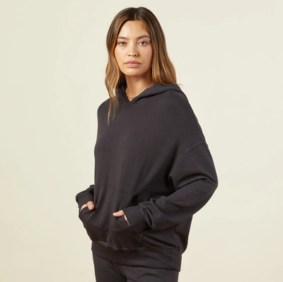 Monrow Supersoft Fleece Slouchy Pullover In Faded Black
