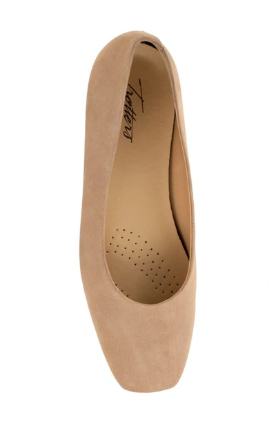 Trotters Honor Flat In Taupe Nubuck