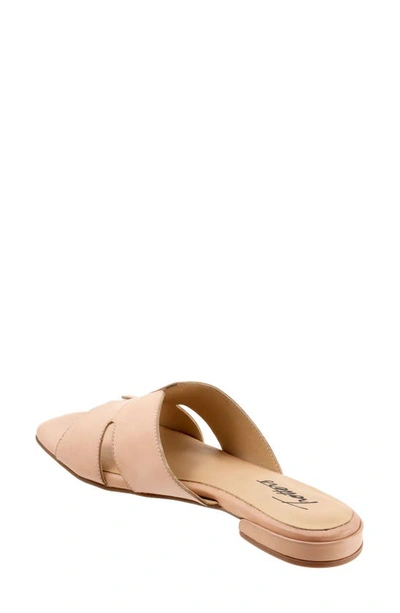 Trotters Nell Slide Sandal In Pale Beige