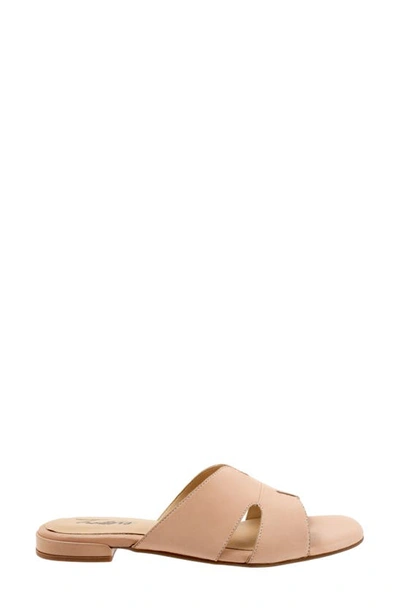 Trotters Nell Slide Sandal In Pale Beige