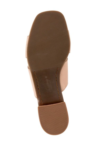 Trotters Nell Slide Sandal In Pale Beige