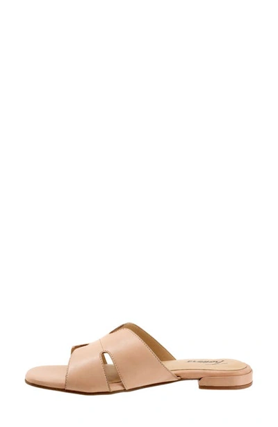 Trotters Nell Slide Sandal In Pale Beige