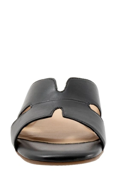 Trotters Nell Slide Sandal In Black