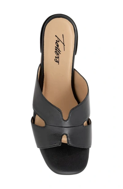 Trotters Nell Slide Sandal In Black