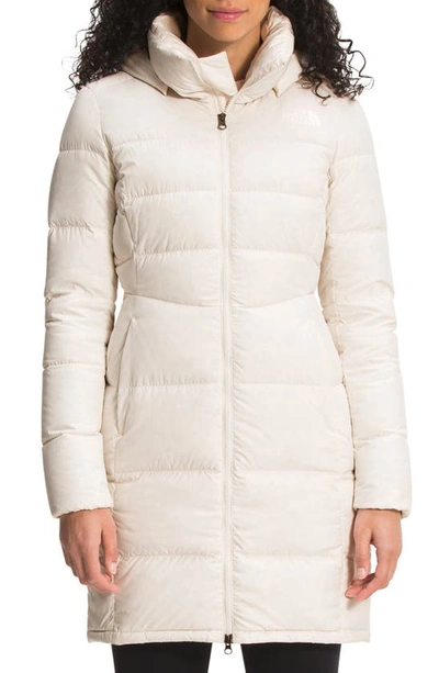 Shop The North Face Metropolis Water Repellent 550 Fill Power Down Hooded Parka In Gardenia White
