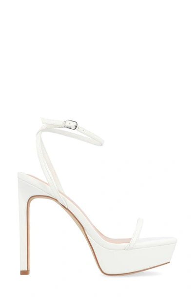 Journee Collection Tru Comfort Foam Telilah Strappy Platform Sandal In White
