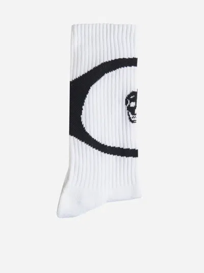 Shop Alexander Mcqueen Skull Cotton Socks In White,black