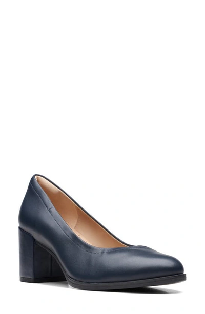 Shop Clarks Freva55 Court Pump In Navy Leather