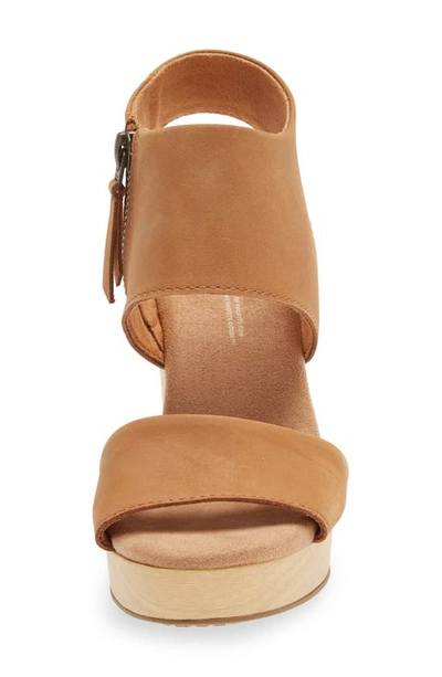 Toms Block Heel Sandal In Brown