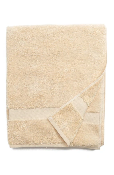Matouk Lotus Bath Towel In Champagne